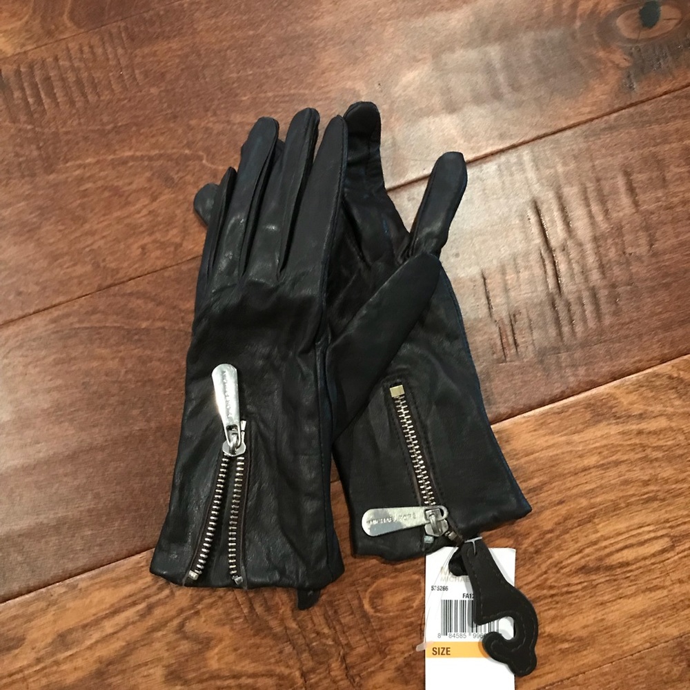 NWT Michael Kors leather gloves